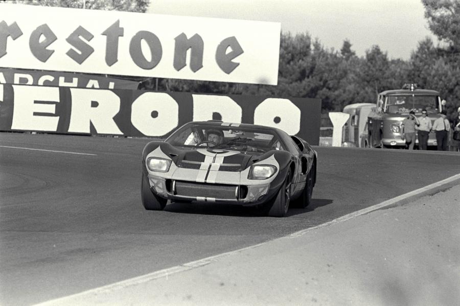  Ford GT40 (Mk II) 1965 года  (фото 32 из 118)